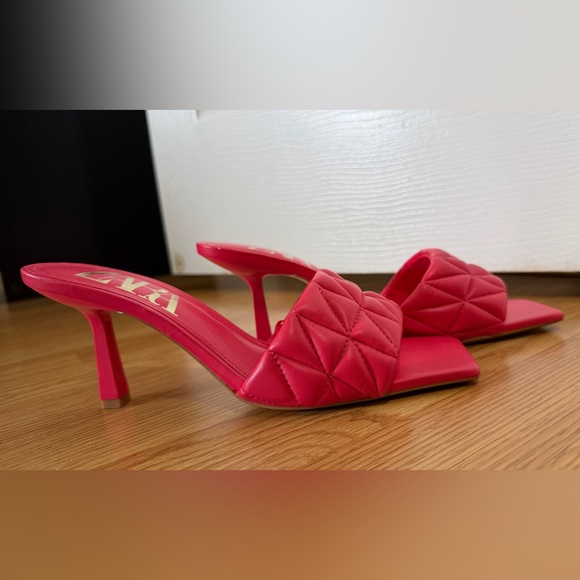 Zara Women's Vibrant Pink Quilted Sandals - Picture 3 of 4